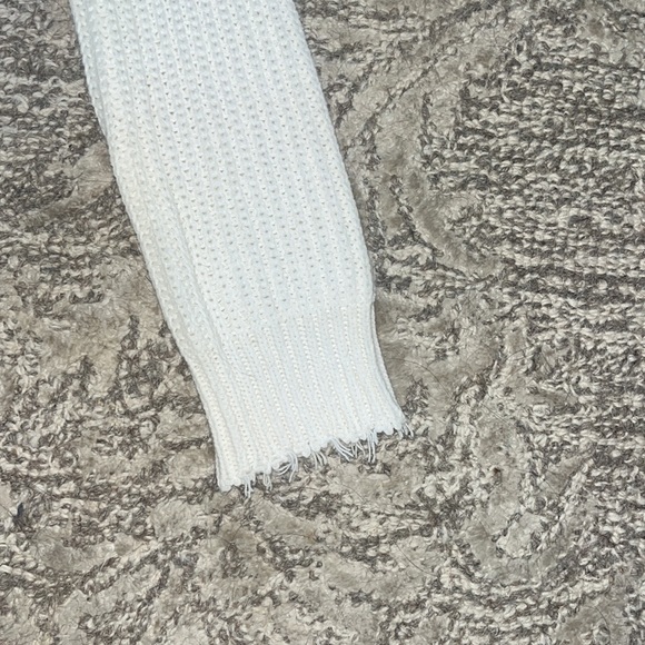 Guess white, distressed sweater (M) - Picture 4 of 5